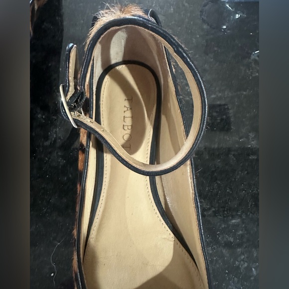 Talbots Round Toe Leopard Print Flats Ankle Strap Sz 6.5 EUC seems to run big - Picture 9 of 11